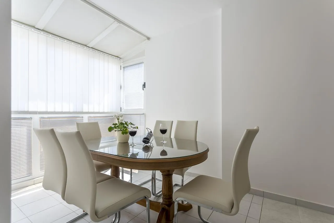 Apartment Lukic Split 0*,